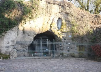 La Capilla del Sagrado Corazón y la Gruta de Lourdes de Pigüé fueron declaradas Monumento Histórico Provincial