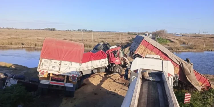 RUTA 51: Trágico choque entre cuatro camiones, un hombre murió y dos conductores resultaron heridos