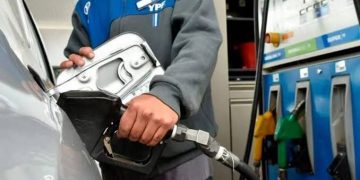 YPF anunció un aumento de 1% en naftas y gasoil desde la medianoche