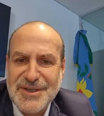 BAHIA BLANCA: Susbielles le pidio una audiencia a Milei y no tuvo respuesta  El intendente bahiense solicitó formalmente una audiencia con el Presidente durante su visita a la ciudad, pero no recibió respuesta. El jefe comunal insistió en la necesidad de que el Estado Nacional participe de manera activa en la reconstrucción.