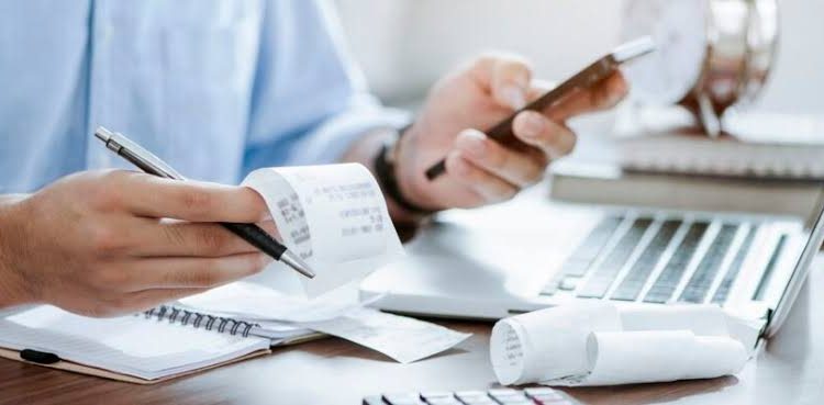 Más de 57.000 empresas están en mora y el riesgo crediticio pasó a nivel elevado  El indicador SERF cayó a 38,3 puntos en agosto y pasó a la categoría de "Riesgo elevado", mientras aumentaron las dificultades de pago y los cheques rechazados