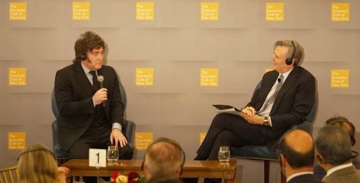 Javier Milei: Cada empleado público echado debe contarse como un «nuevo puesto de trabajo»  Durante una entrevista con el editor en jefe de Bloomberg, el Presidente dejó a todos atónitos con su peculiar explicación.