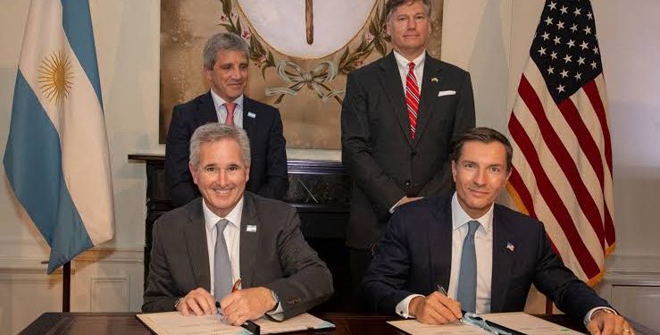 Comunicado de Cancillería: Argentina y Estados Unidos lanzan el Corredor Andes-Atlántico  A través de un comunicado de Cancillería, se anunció el nuevo Corredor Andes-Atlántico junto a Estados Unidos para potenciar inversiones en infraestructura.