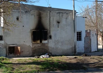 BAHIA BLANCA: Incendio en una vivienda de Villa Loreto: dos mujeres fueron asistidas