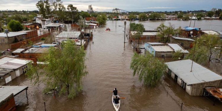 El massismo pide declarar la emergencia climática en la provincia ante la llegada del Súper Niño  La senadora bonaerense, Malena Galmarini, pide declarar la emergencia climática en la provincia de Buenos Aires para la adopción de medidas ante la llegada del Súper Niño.