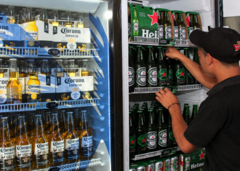 Diputados quieren eliminar las restricciones horarias para la venta de alcohol