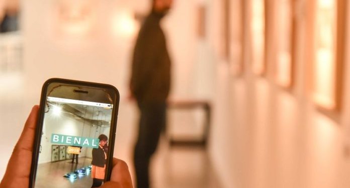 BAHIA BLANCA: Bienal Nacional de Arte  La Bienal Nacional de Arte 2026, “El eco de un sonido que jamás se produjo. Cita, versión, copia en el arte y en la vida”, podrá visitarse en el MAC (Sarmiento 450) hasta el 6 septiembre, con entrada libre y gratuita.