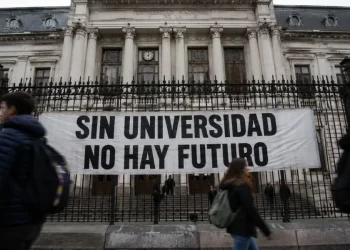 Docentes universitarios encabezan un nuevo un paro de 48 horas por salarios
