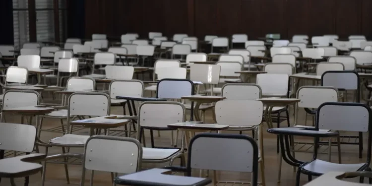 Docentes convocan un nuevo paro universitario y se preparan para la 5ta Marcha Federal  Docentes y no docentes convocaron un nuevo paro universitario para este martes y se preparan para la 5ta Marcha Federal para exigir el cumplimiento del financiamiento.