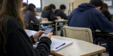 La Legislatura convirtió en ley la regulación de pantallas en escuelas primarias y secundarias