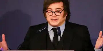 Javier Milei llamó «dictador» a Pedro Sánchez y pidió «sacar a patadas» a los socialistas en España