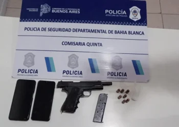 BAHIA BLANCA: Detuvieron a un hombre que circulaba en moto con una pistola cargada y cocaína