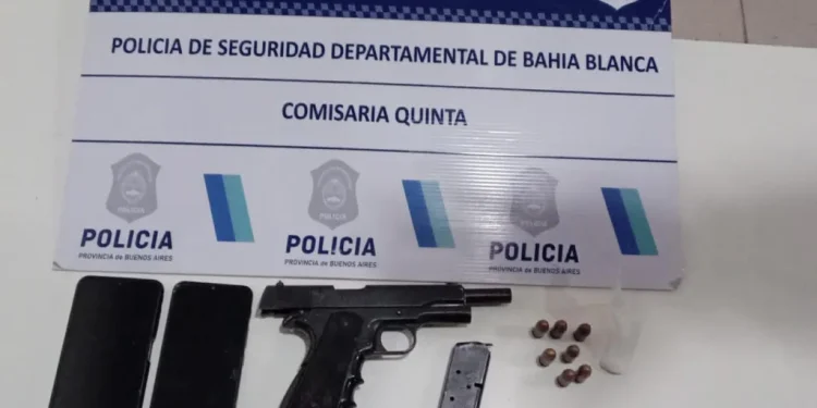 BAHIA BLANCA: Detuvieron a un hombre que circulaba en moto con una pistola cargada y cocaína  Un hombre de 31 años fue aprehendido durante la madrugada luego de ser interceptado mientras circulaba en una motocicleta con una pistola cargada.