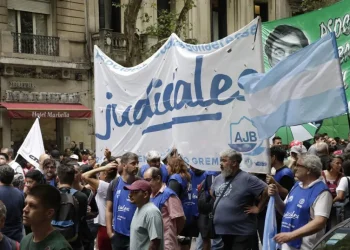Por amplia mayoría, la AJB aceptó el aumento del 6% que ofreció Kicillof