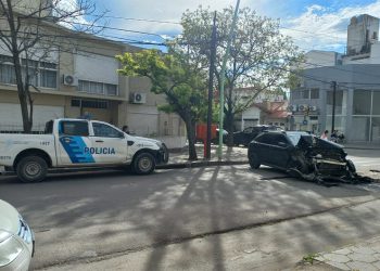BAHIA BLANCA: Una mujer resultó herida tras un choque entre dos vehículos en el barrio Napostá