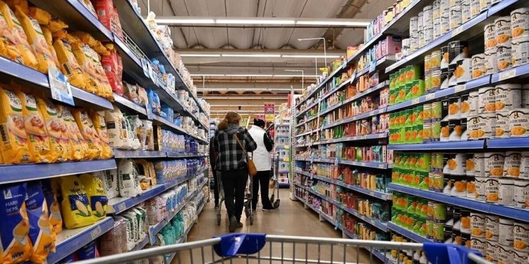 BAHIA BLANCA: La inflación de septiembre en la ciudad fue del 1,7% y acumuló 21,8% en nueve meses  El Centro Regional de Estudios Económicos de Bahía Blanca Argentina (CREEBBA) informó que la inflación en Bahía Blanca alcanzó el 1,7% durante septiembre, por encima del 1,22% registrado por IPC Online.