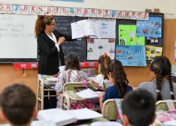Docentes bonaerenses aceptan el 6% de aumento: cómo quedan los sueldos