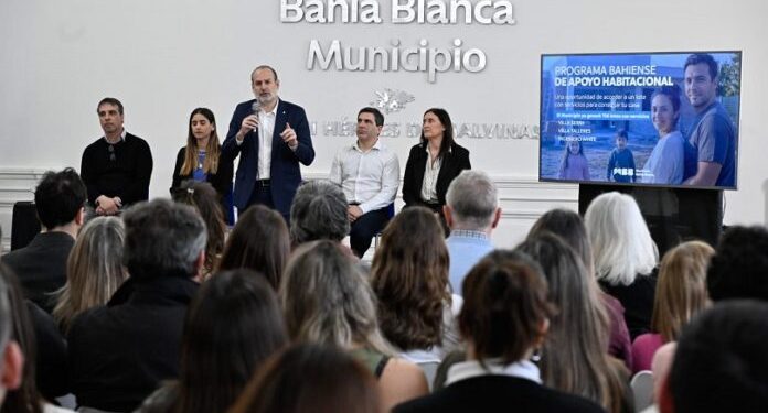 BAHIA BLANCA: El Municipio presentó “Apoyo Habitacional”, el programa con el que se sortearán 156 lotes con servicios para la construcción de viviendas familiares  El programa municipal contempla la adjudicación de terrenos en los barrios Villa Serra, Villa Talleres e Ingeniero White, bajo un esquema justo, transparente y autosustentable. La inscripción estará abierta hasta el 27 de noviembre a través de la web y aplicación MiBahía.