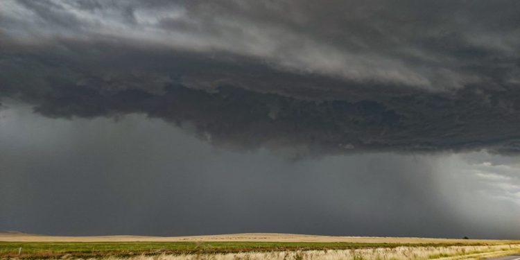 TORNQUIST: Alerta amarilla por tormentas para todo el distrito  El Servicio Meteorológico Nacional emitió un alerta por tormentas para todo el Sudoeste Bonaerense.  Según se indicó, la advertencia de nivel amarillo es para la jornada del viernes, entre las 18.00 y la medianoche.