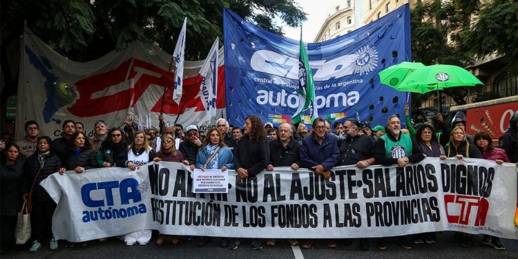 Octubre suma tres marchas contra el Gobierno por tierras, industria y universidades  La primera quincena de octubre tendrá una agenda de marchas contra las políticas del gobierno de Javier Milei.
