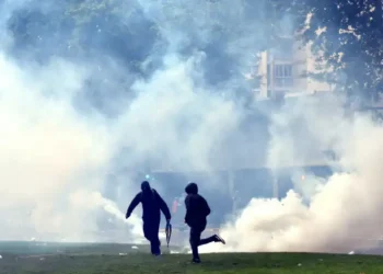 Gases, palos y camiones hidrantes: la Policía reprimió la marcha federal universitaria