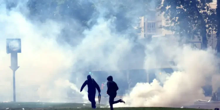 Gases, palos y camiones hidrantes: la Policía reprimió la marcha federal universitaria  La película se repite. Efectivos de la fuerza de seguridad reprimieron este jueves la 5° Marcha Federal Universitaria en las inmediaciones de Congreso. Todos los detalles.