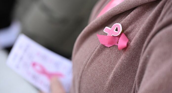 BAHIA BLANCA: Octubre Rosa detectar a tiempo hace la diferencia «Realizamos más de 7.000 mamografías en 3 años en el Primer Nivel de Atención»  En el Mes de Sensibilización sobre el Cáncer de Mama, recordamos lo imprescindible que es la prevención y la detección temprana.