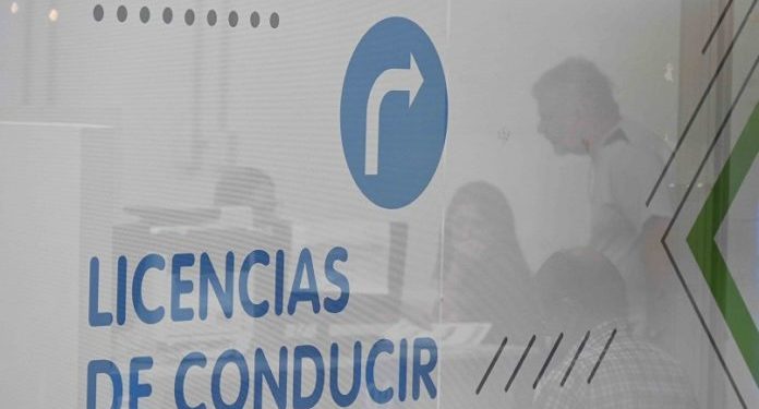 BAHIA BLANCA: Licencias de Conducir: nueva modalidad para realizar el curso de Educación Vial para principiantes El Departamento Administrativo de Tránsito del Municipio, informa que debido a tareas de actualización y adecuación de la plataforma de capacitación, el campus virtual utilizado hasta el momento para realizar el curso de Educación Vial para principiantes está momentáneamente fuera de servicio, por lo que no es posible acceder a sus contenidos.