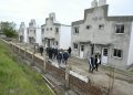 BAHIA BLANCA: El intendente Susbielles recorrió la reactivación del plan de viviendas de Luz y Fuerza