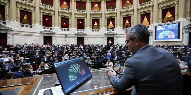 Diputados restituyó los límites para la compra de tierras y giró el proyecto al Senado  Diputados aprobó con cambios la Ley de Inviolabilidad de la Propiedad Privada e incorporó las restricciones de la Ley de Tierras.