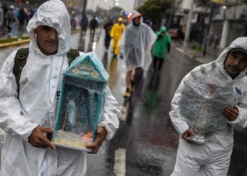 La lluvia no frena la fe: miles de fieles comenzaron la Peregrinación a Luján bajo la tormenta