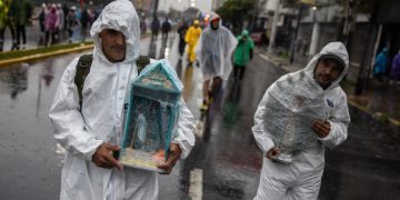La lluvia no frena la fe: miles de fieles comenzaron la Peregrinación a Luján bajo la tormenta